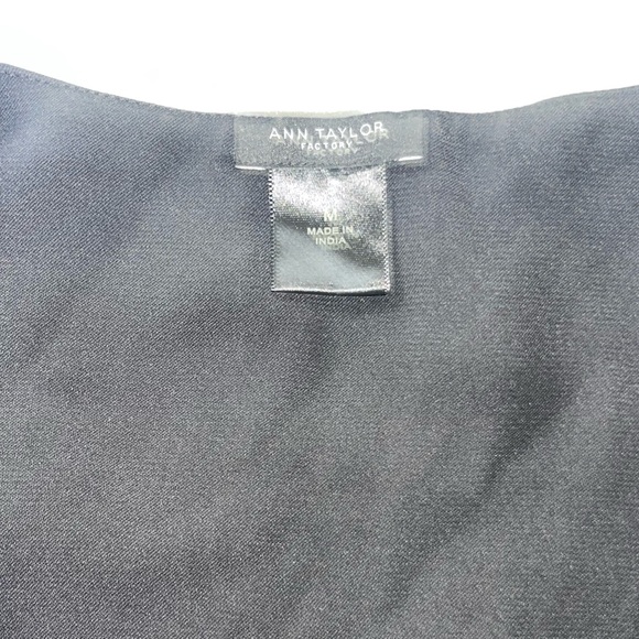 Ann Taylor Woman’s Blouse size M / Black - Picture 3 of 3